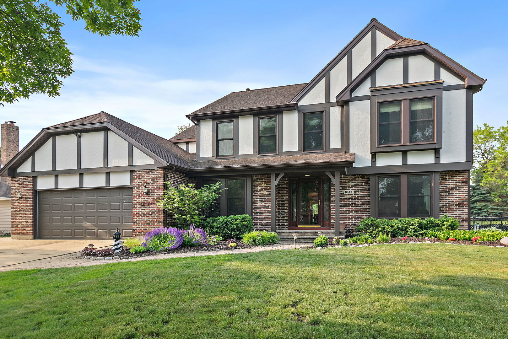 1044 Inverness Lane