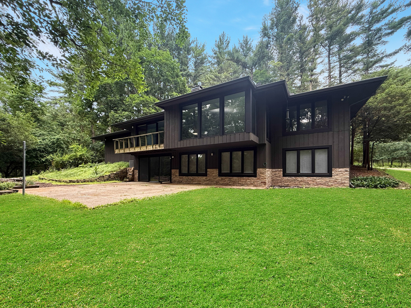 1845 Gladewood Drive Property Photo 1