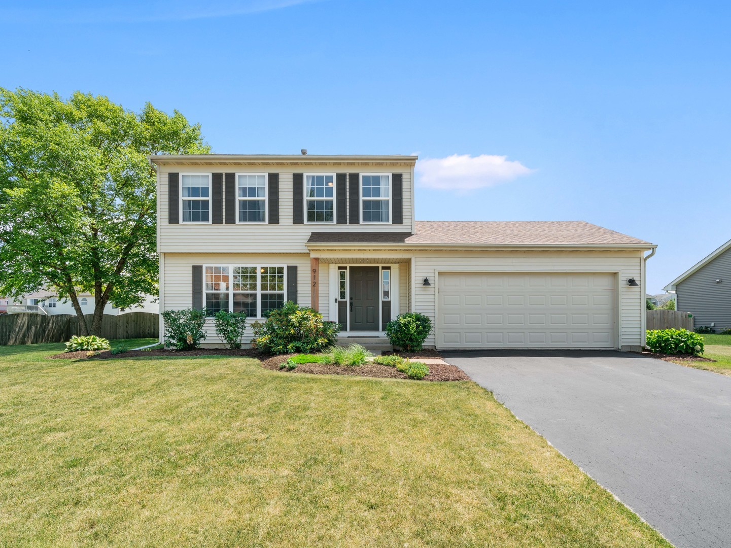 912 W Northwind Drive Property Photo 1