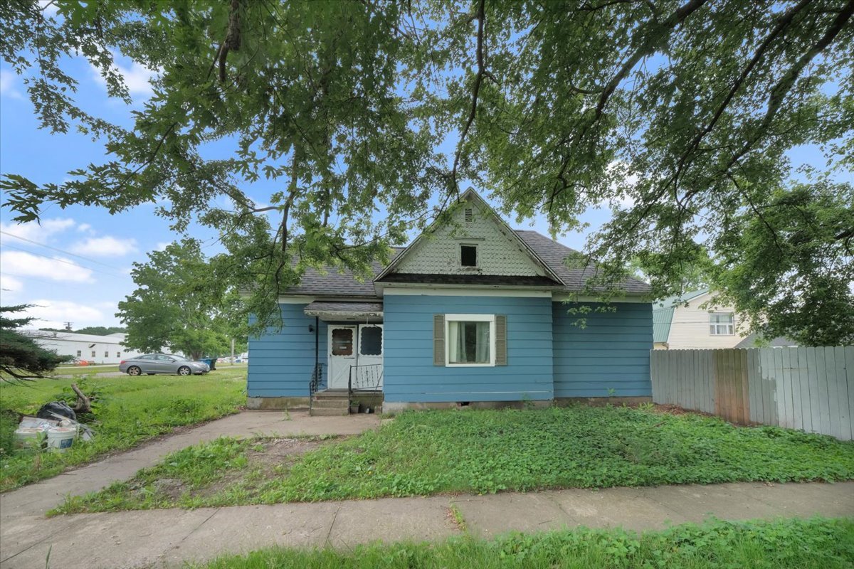 302 S Leney Street Property Photo 1