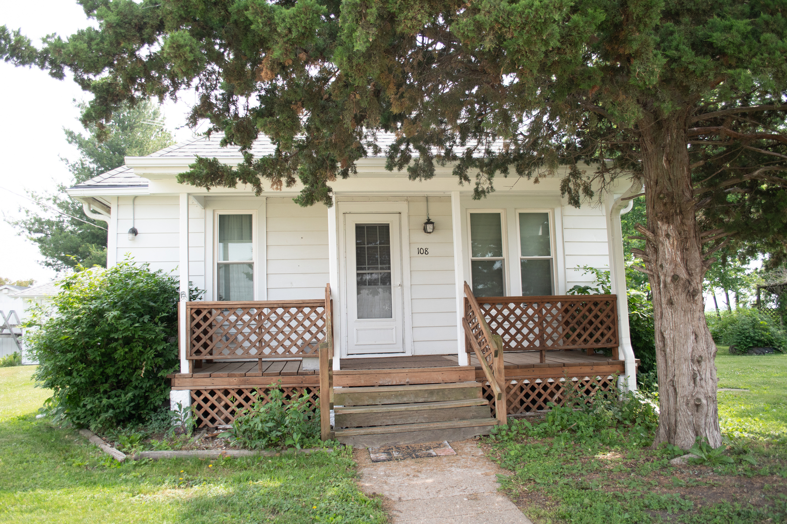 108 N Grove Street Property Photo 1