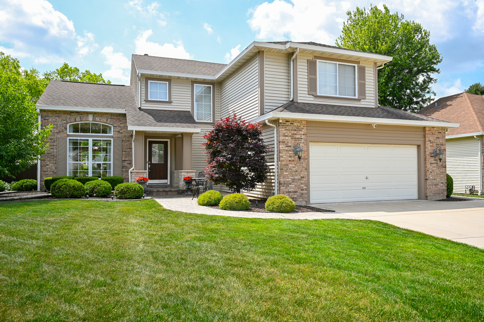 678 Larch Drive Property Photo 1