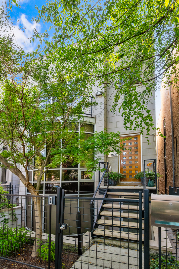 1805 N Wolcott Avenue Property Image