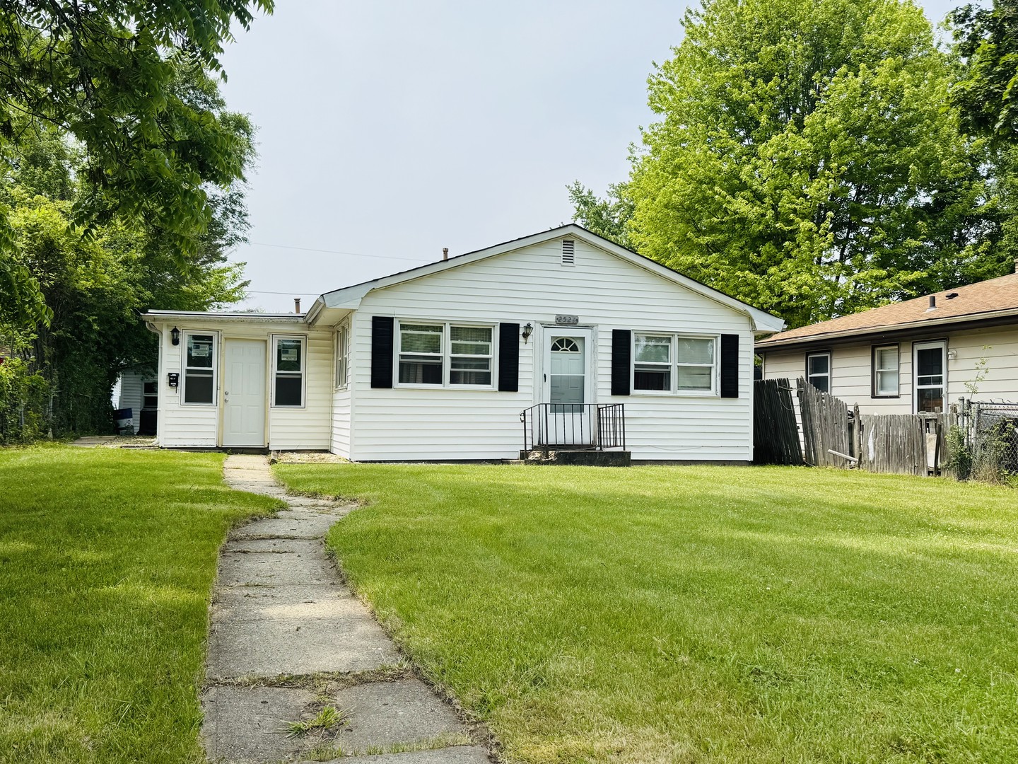 2524 Gilboa Avenue Property Photo 1