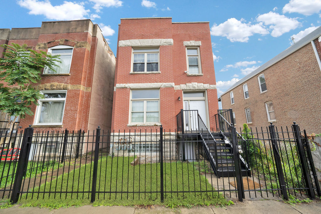 2638 W Adams Street Property Photo 1