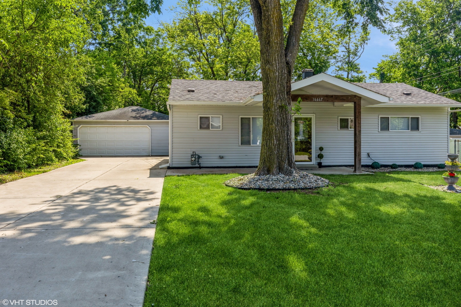16667 Wedgewood Avenue Property Photo 1