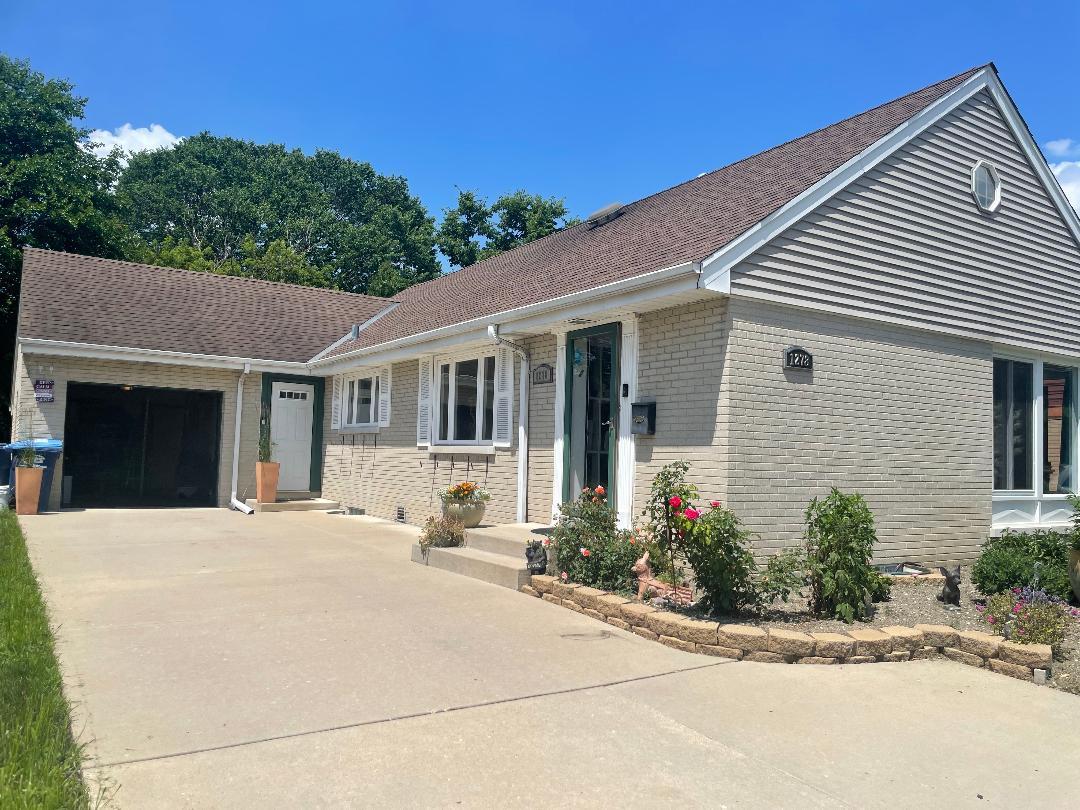 1278 E River Drive Property Photo 1
