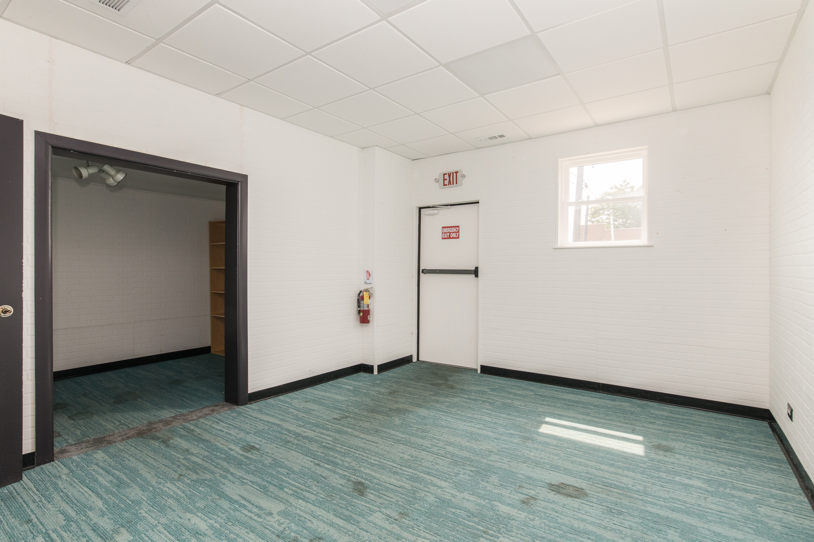 1330 Webford Avenue Property Photo 9