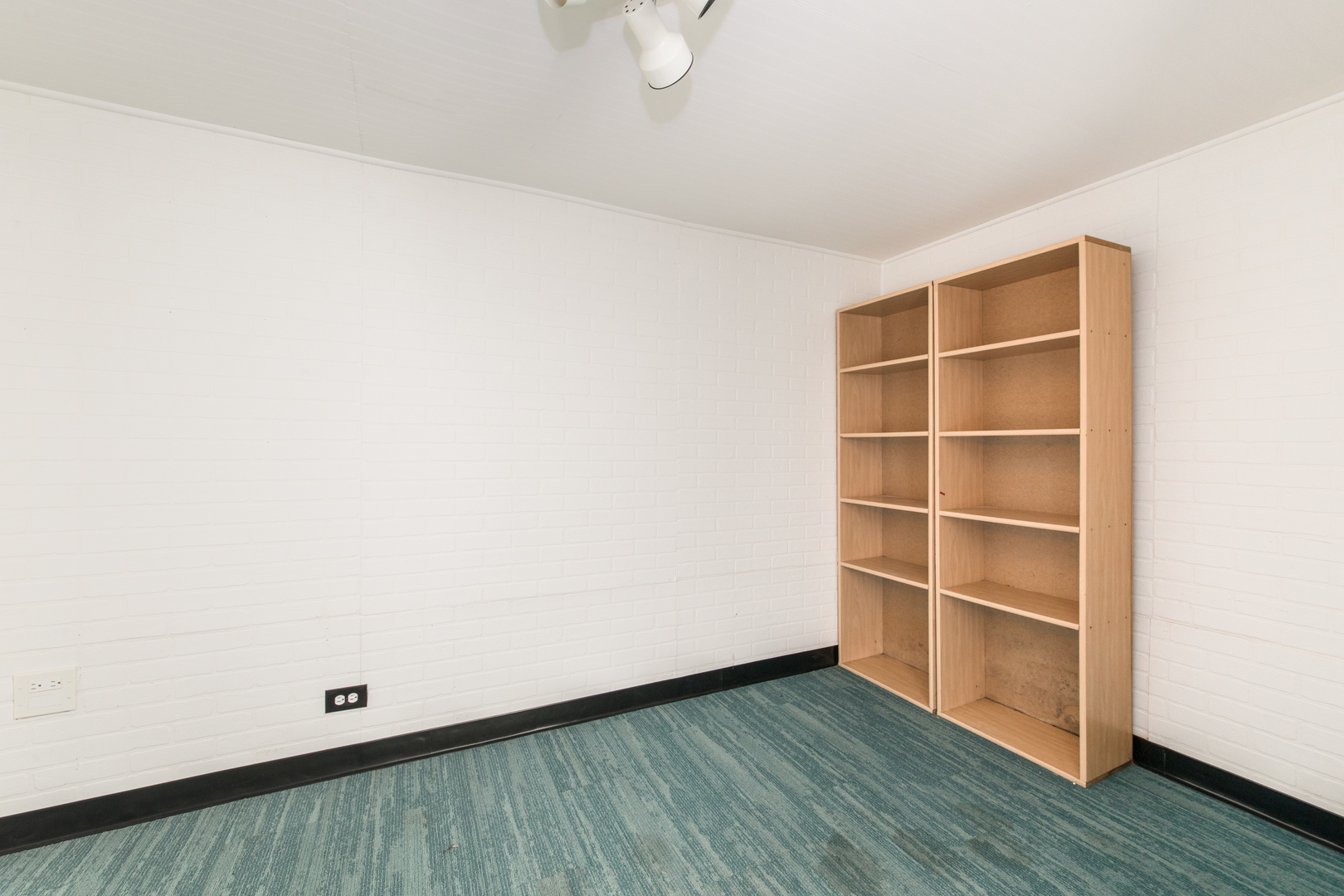 1330 Webford Avenue Property Photo 10