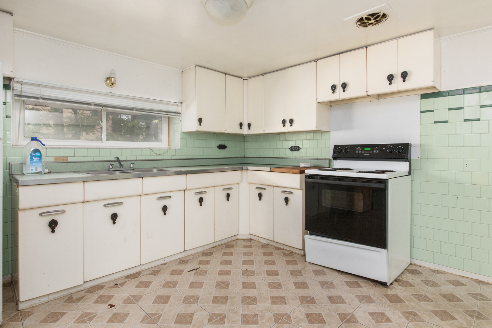 1330 Webford Avenue Property Photo 15