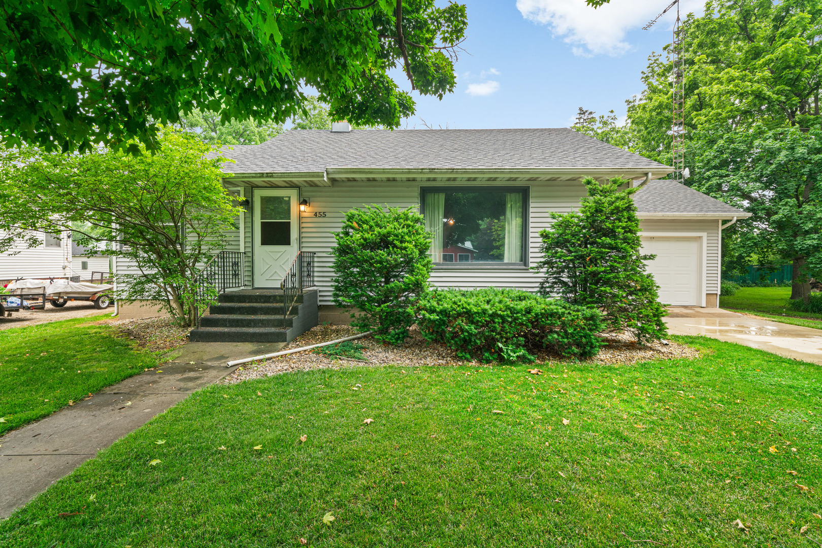 455 Essex Street Property Photo 1