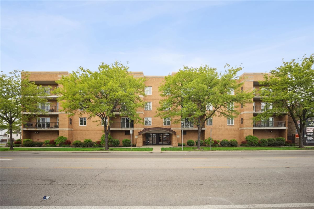 7414 W Irving Park Road 206 Property Photo 1