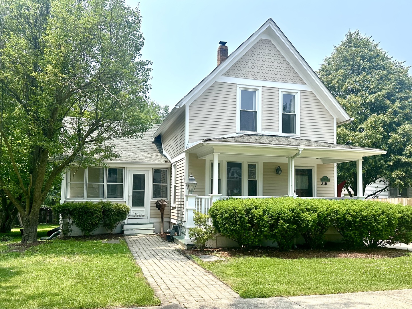 316 N Worth Ave Property Photo 1