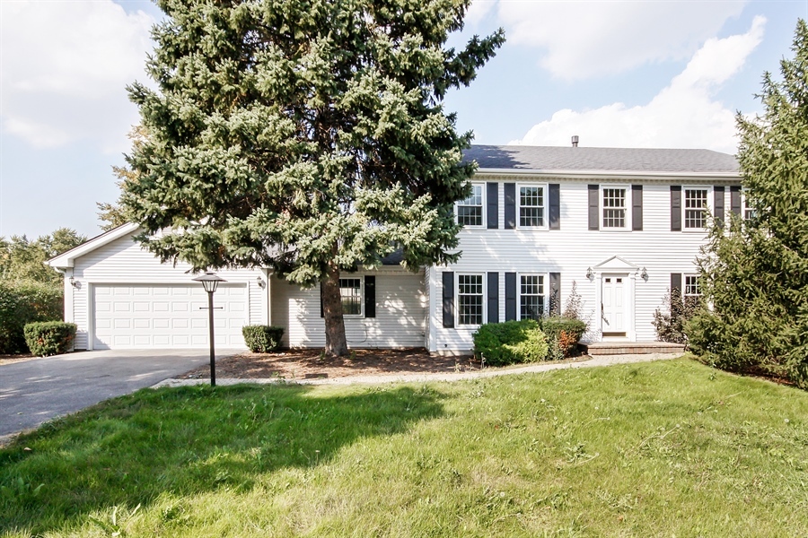 18w736 Oak Brook Road Property Photo 1