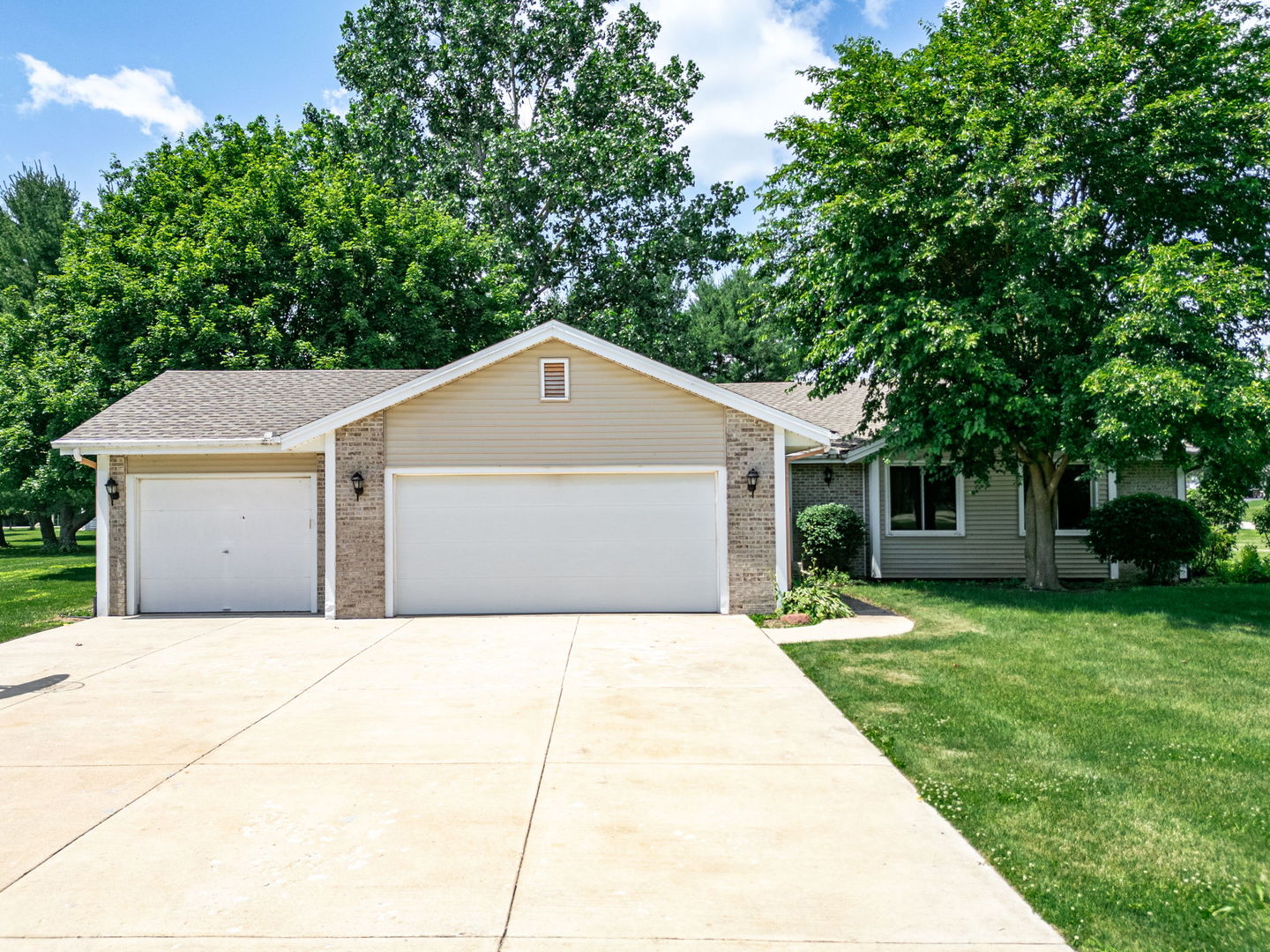8485 Center Court Property Photo 1