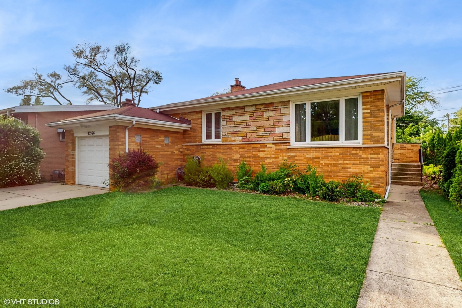 4266 W Pratt Avenue Property Photo 1