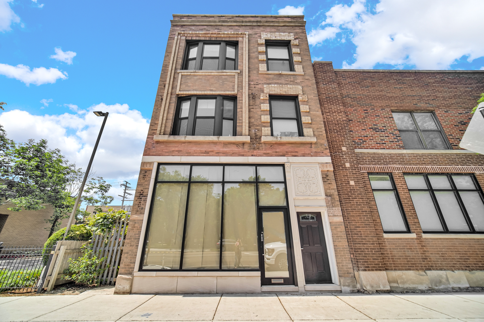 4410 N Western Avenue Property Photo 1