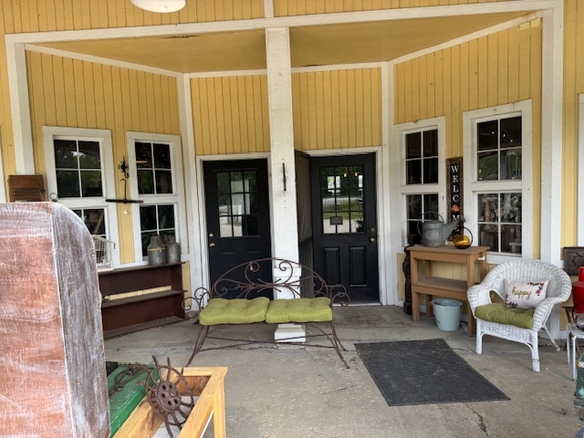 803 W Stagecoach Trail Property Photo 3
