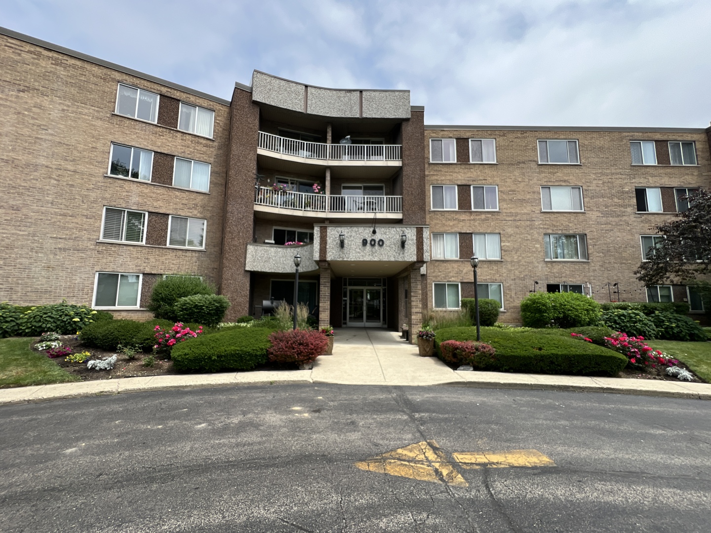 900 E Wilmette Road 411 Property Photo 1