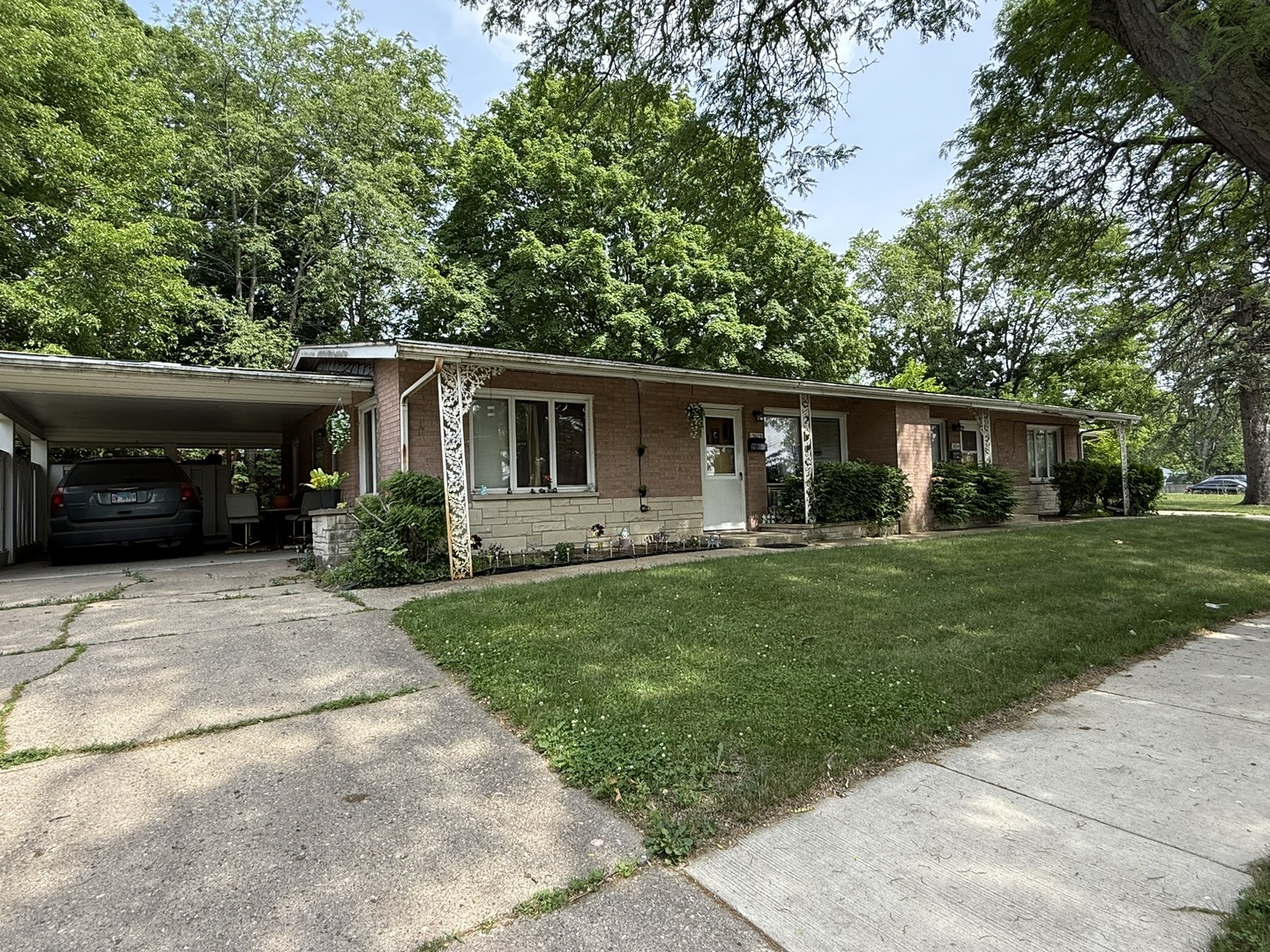 2612 Ohio Parkway Property Photo 1