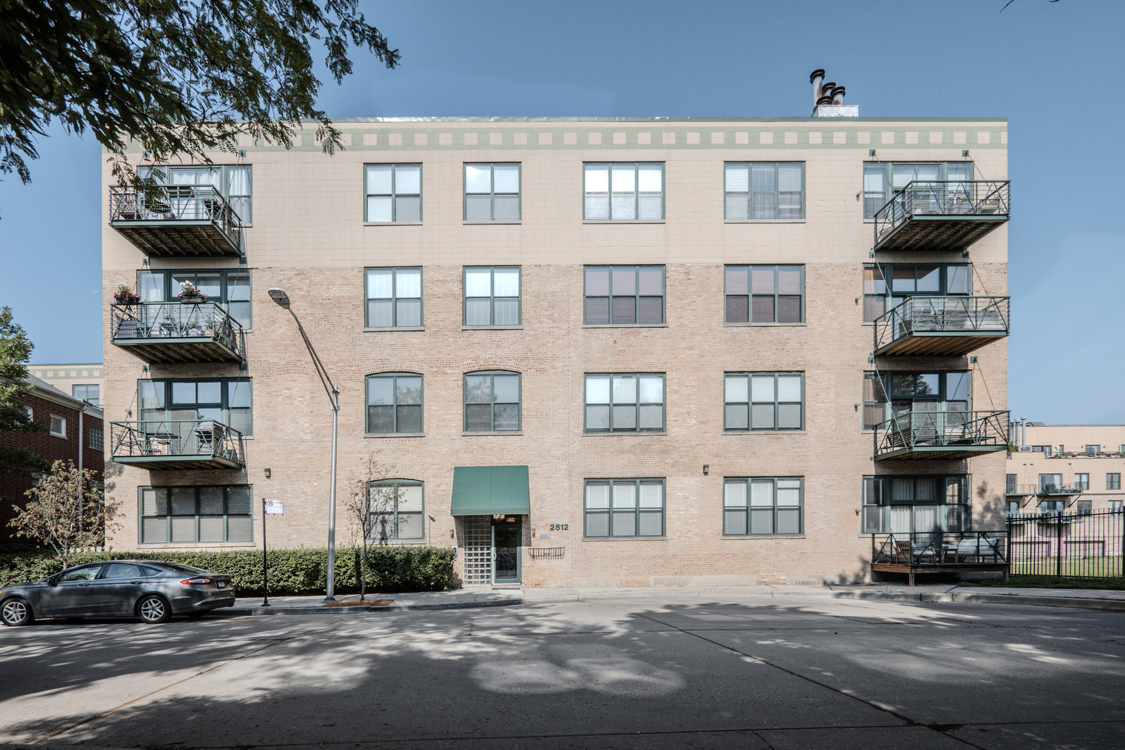 2512 N Bosworth Avenue 403 Property Photo 1