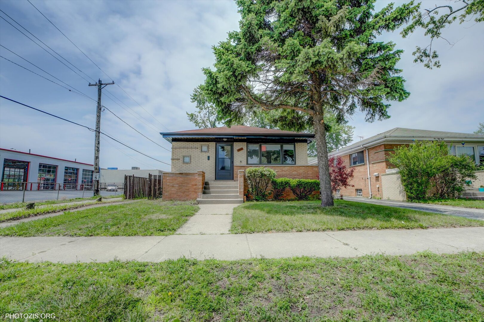460 Crandon Avenue Property Photo 1