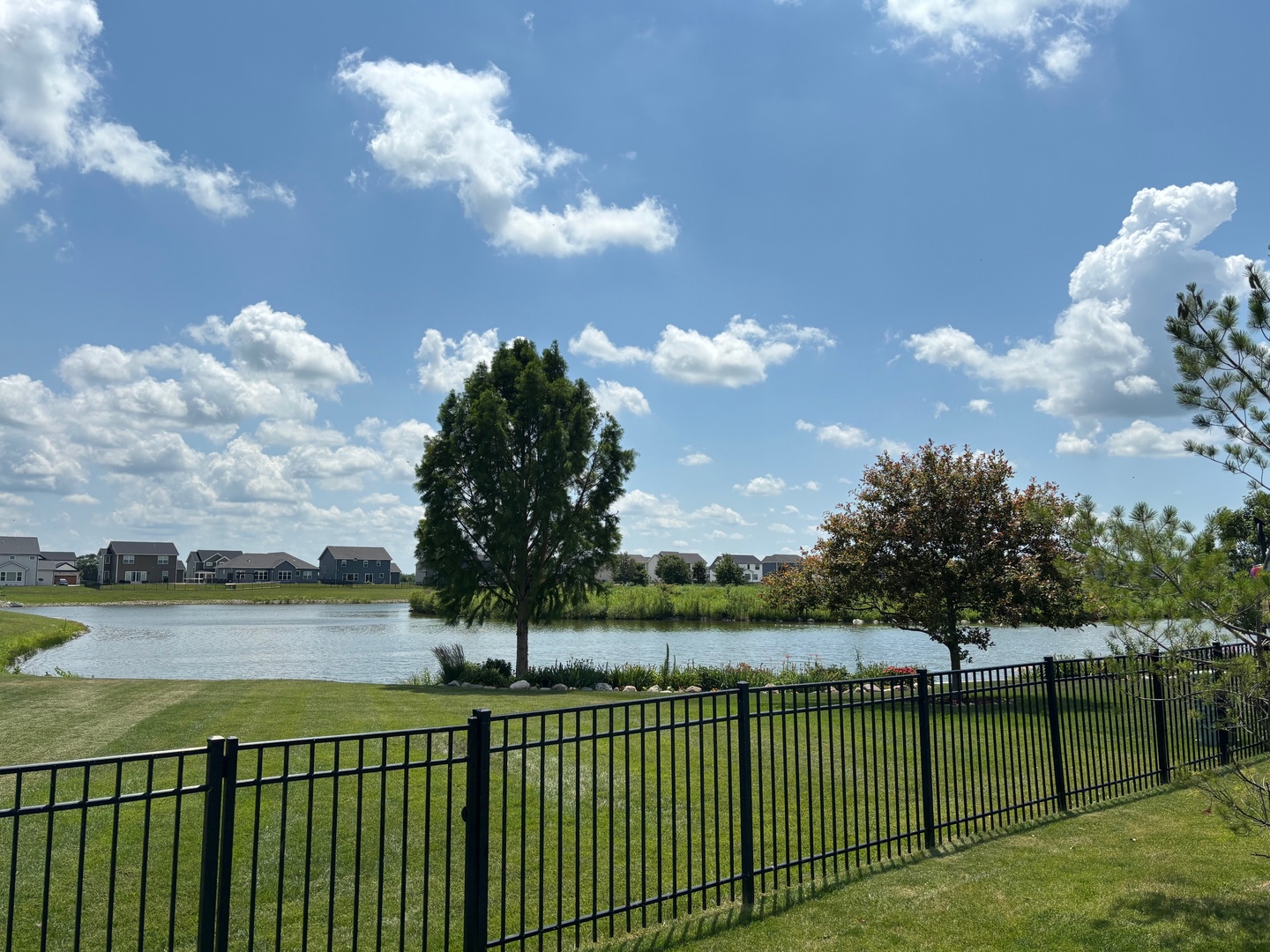 409 London Way Property Photo 2