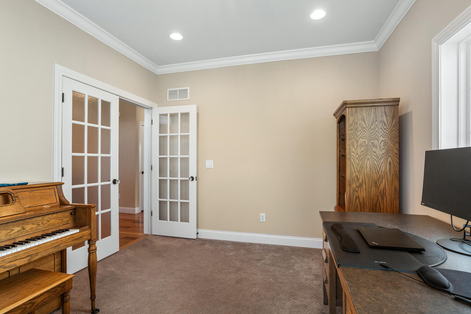 409 London Way Property Photo 11