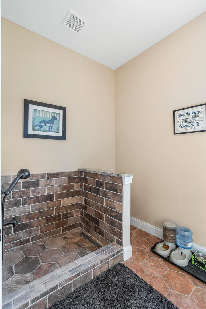 409 London Way Property Photo 32