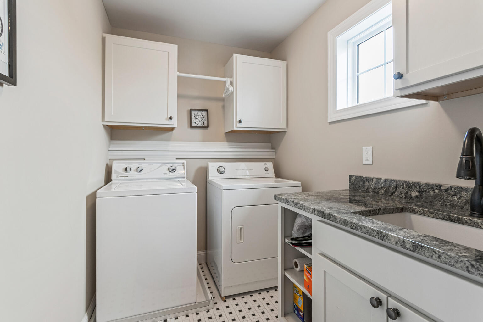 409 London Way Property Photo 40