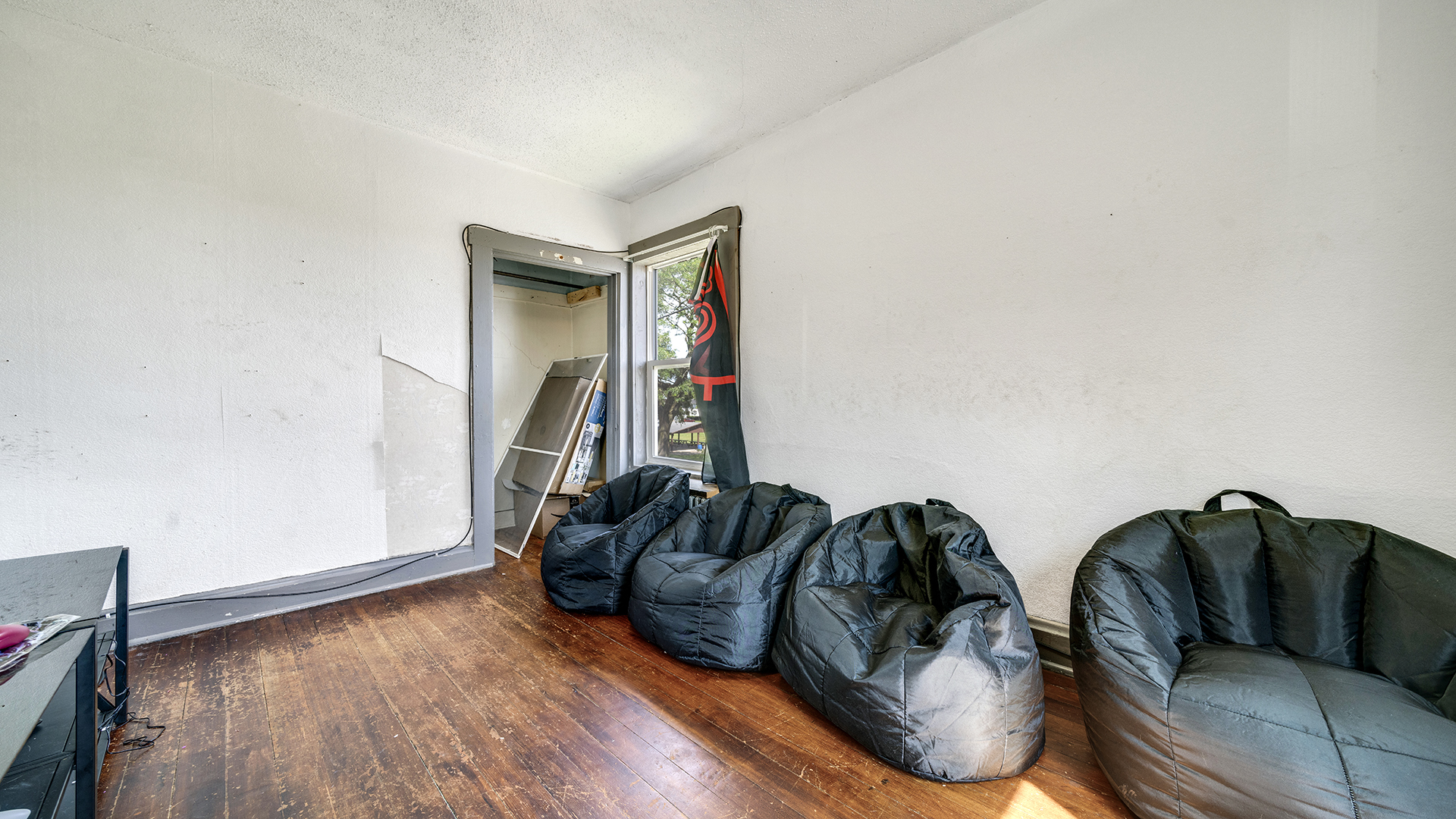 300 Main Street Property Photo 2