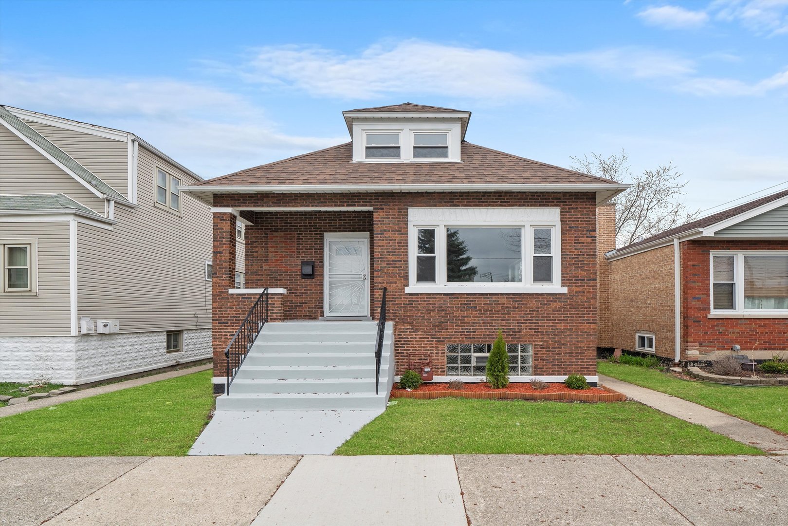 5237 S Long Avenue Property Photo 1