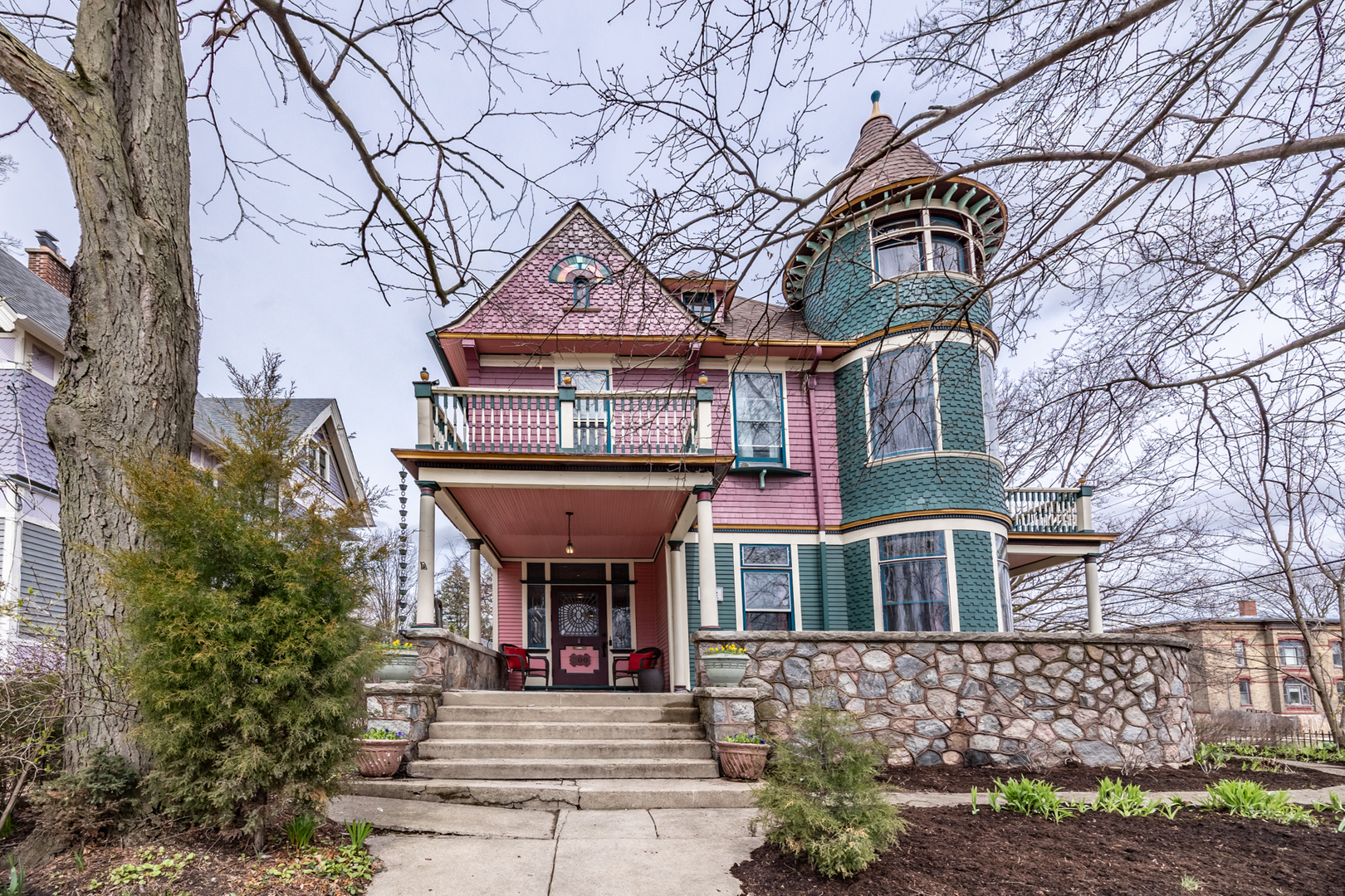 600 E Chicago Street Property Photo 1