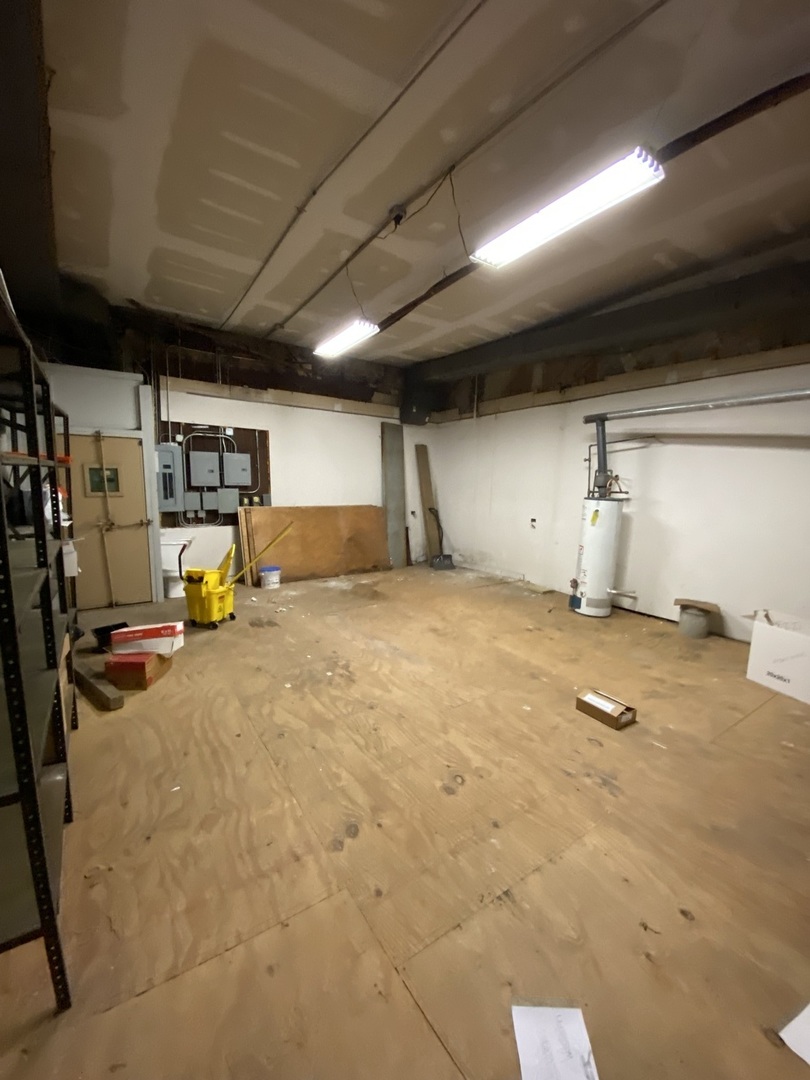 2745 W Division Street Property Photo 8