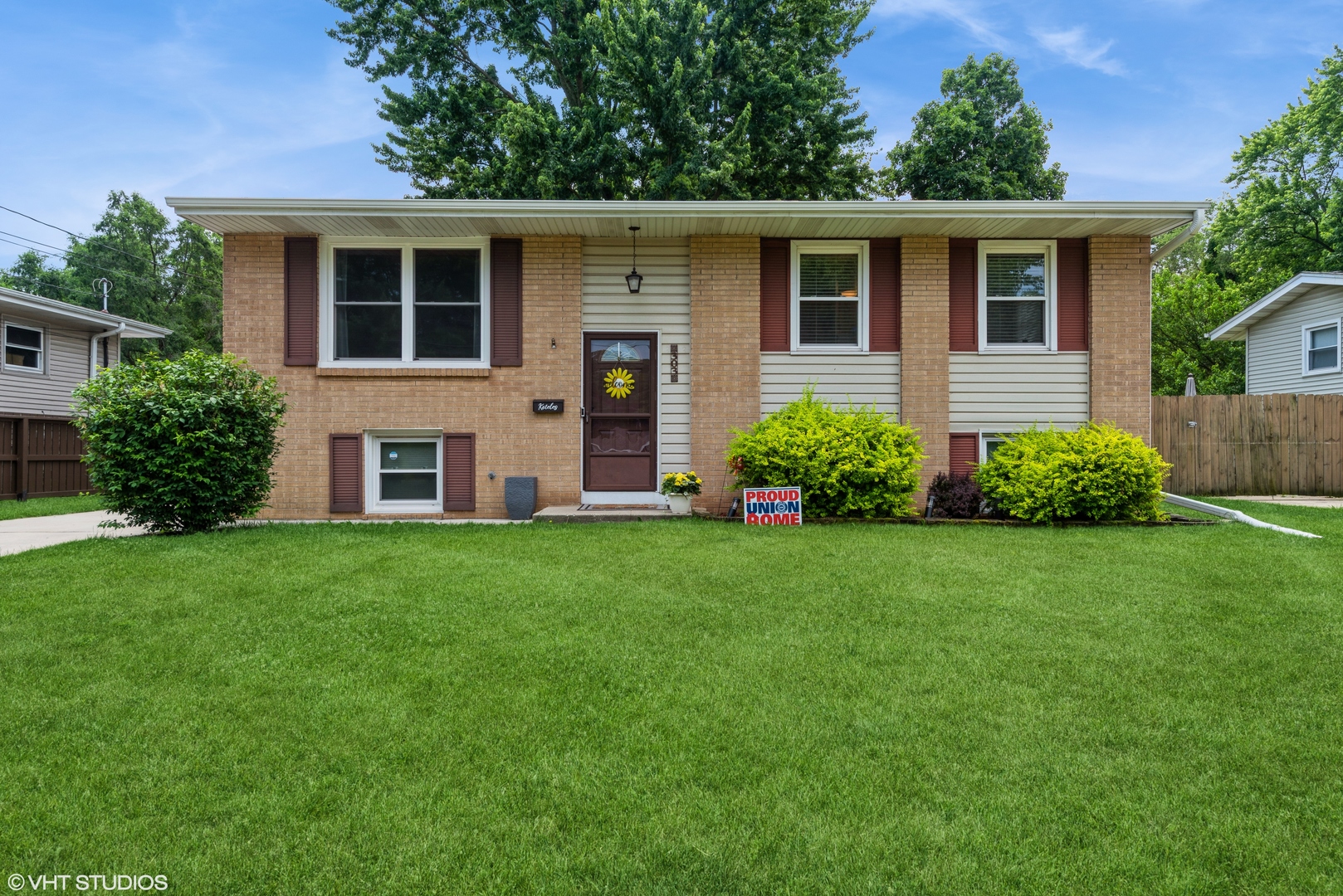 303 W 8th Place