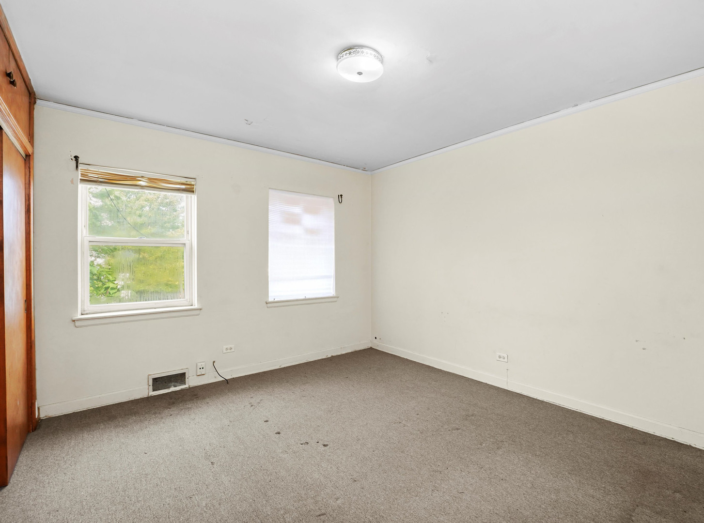 1025 W 79th Street Property Photo 4