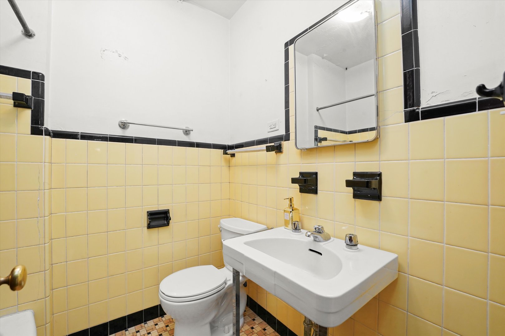 1025 W 79th Street Property Photo 5