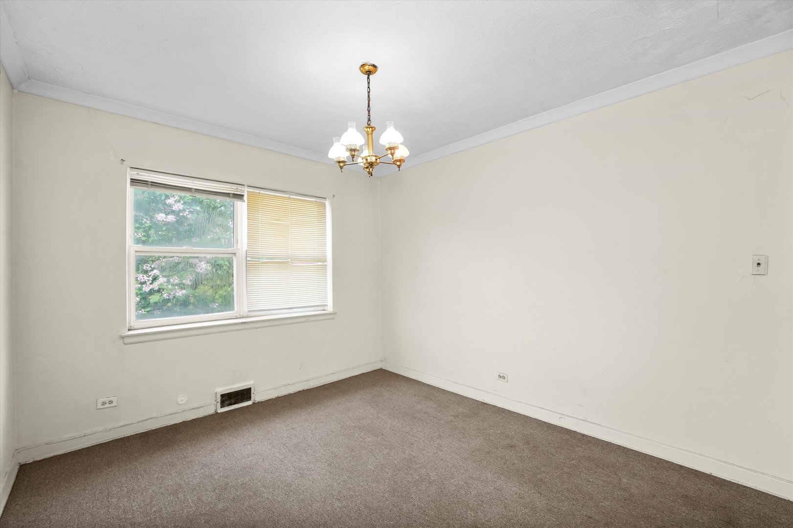 1025 W 79th Street Property Photo 6
