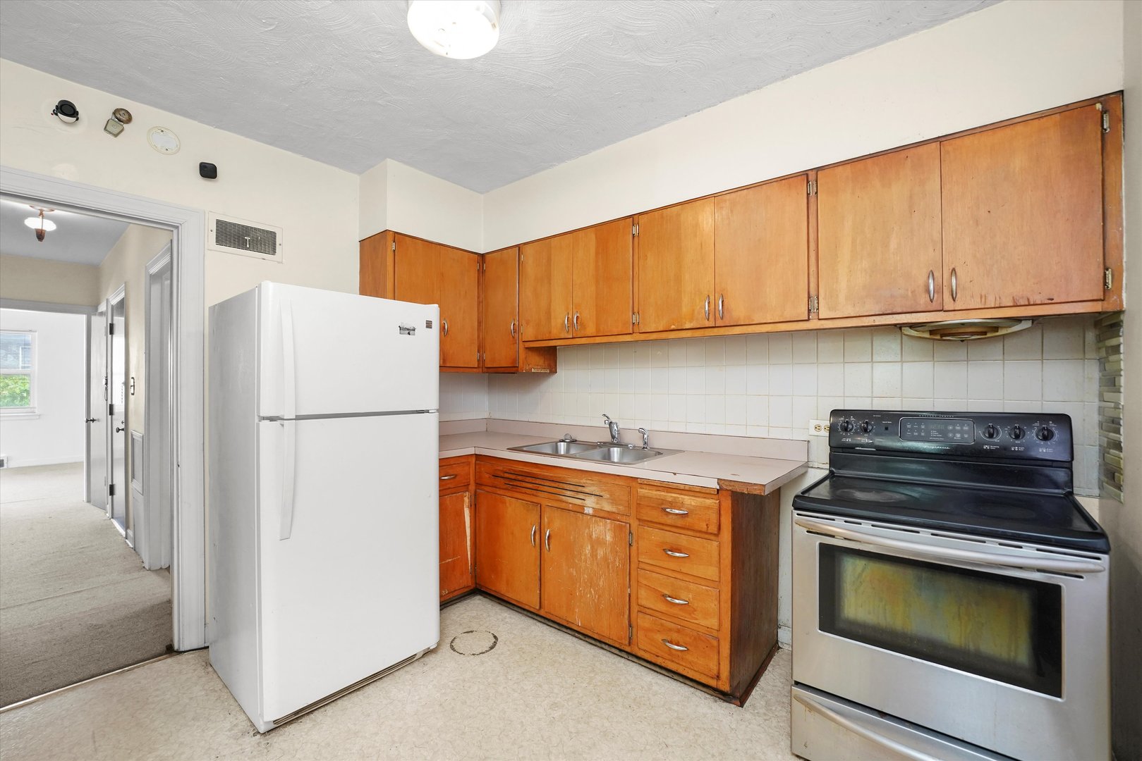 1025 W 79th Street Property Photo 7