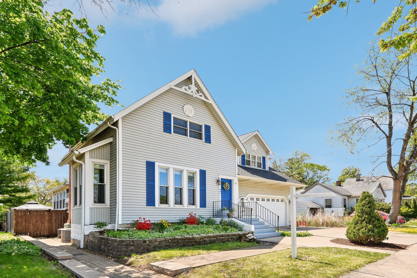325 2nd Street Property Photo 1