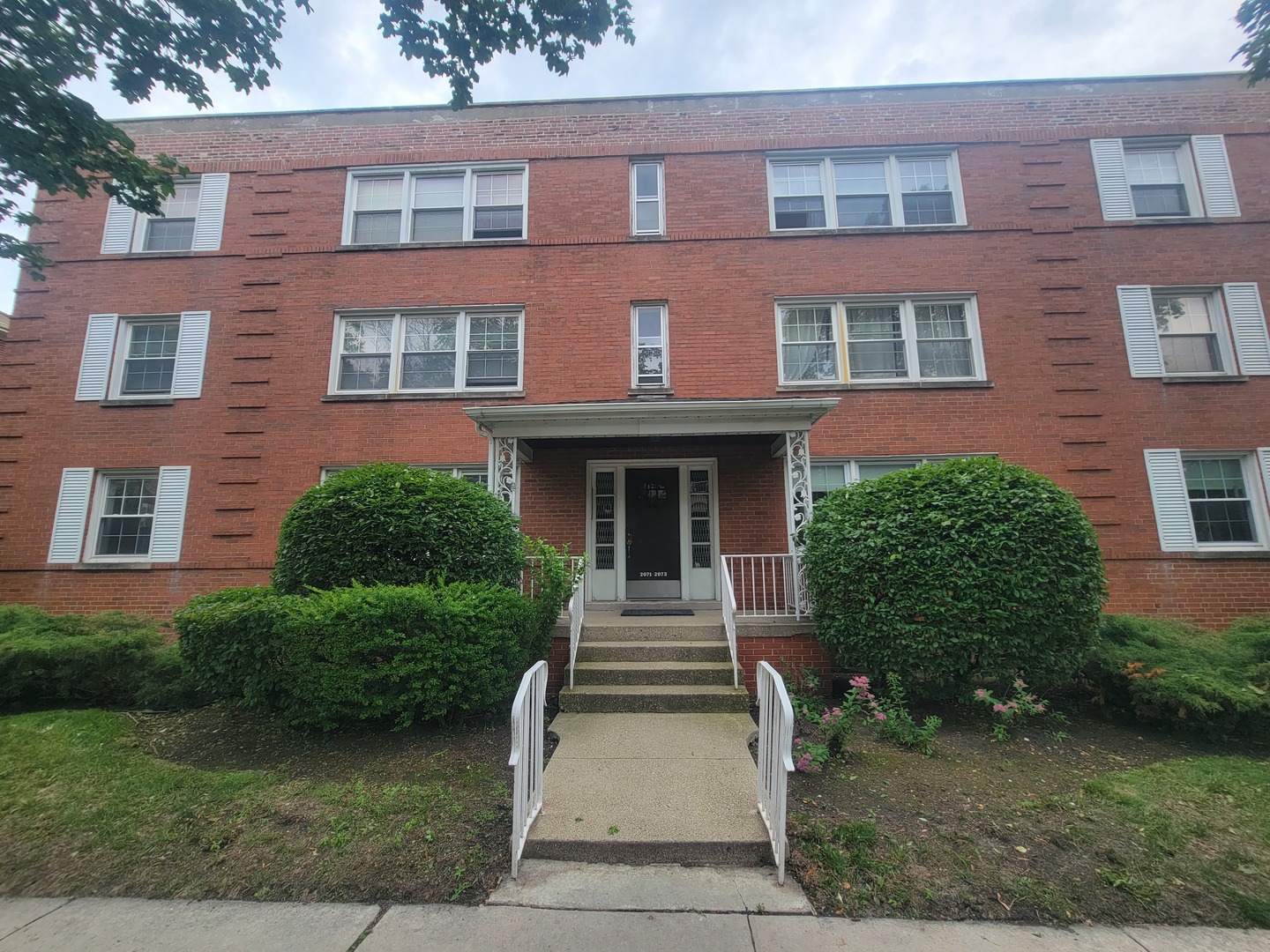 2071 W Farwell Avenue 1E Property Photo 1