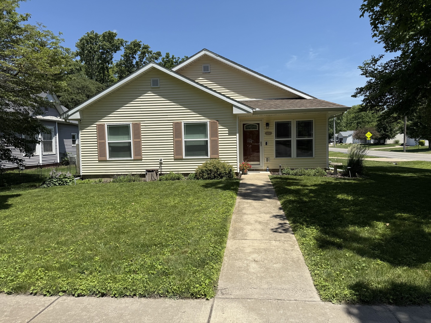 608 E Lincoln Street Property Photo 1