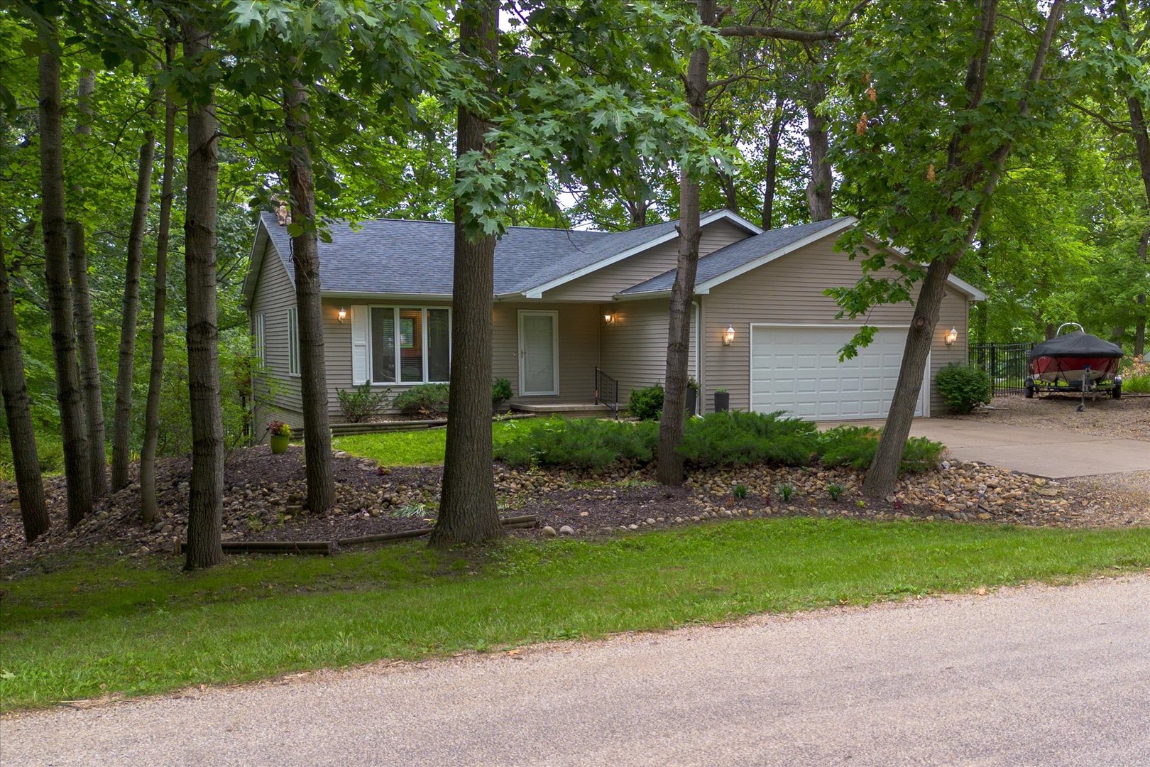 147 Lake Thunderbird Dr Property Photo 1
