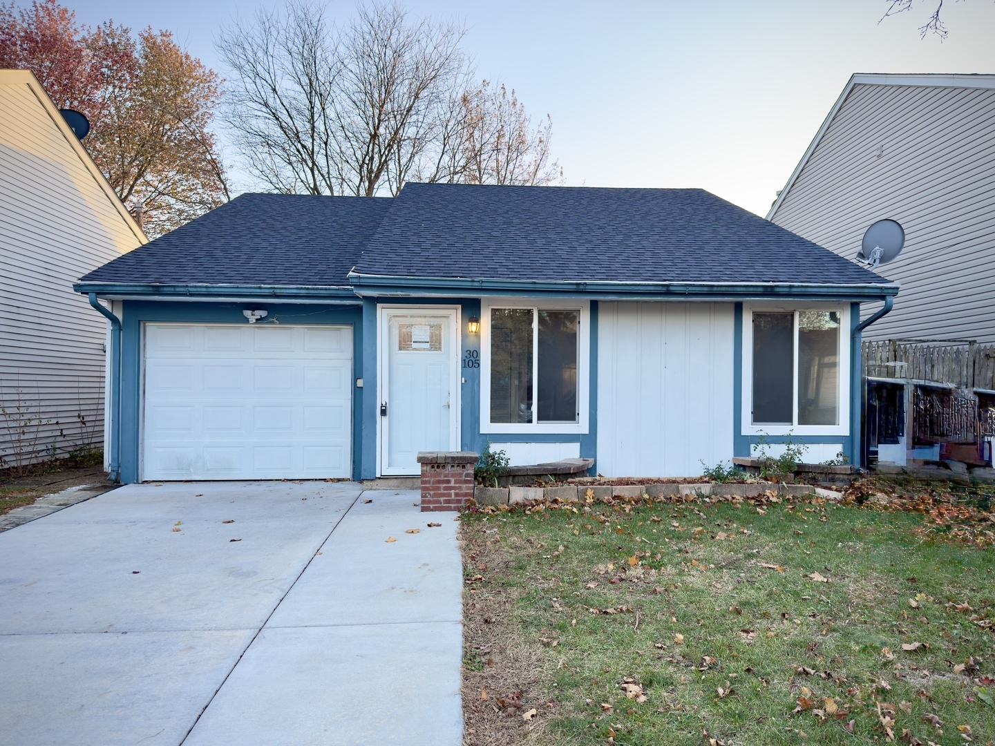 30w105 Maplewood Drive Property Photo 1