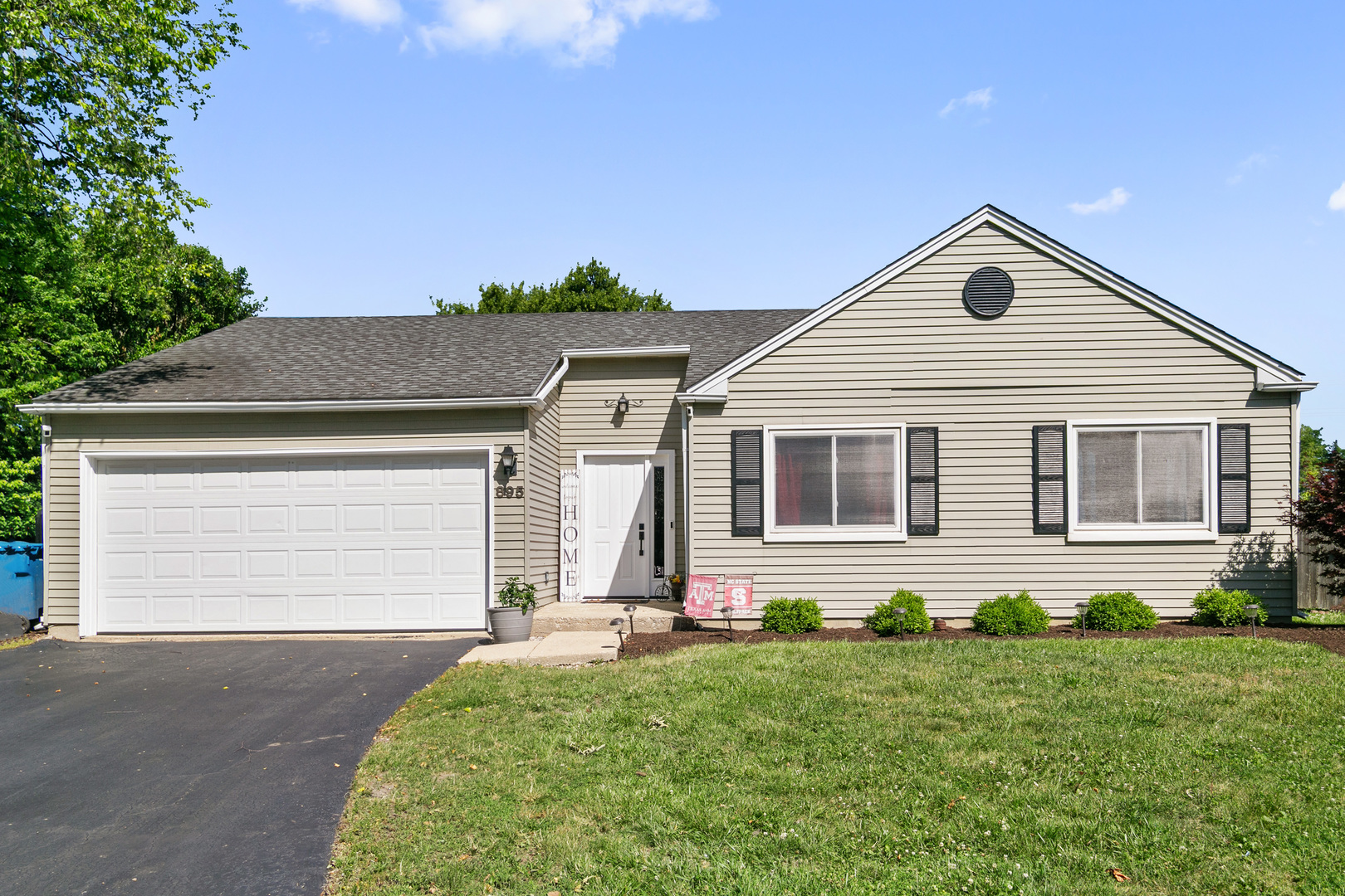 895 Fieldside Lane Property Photo 1