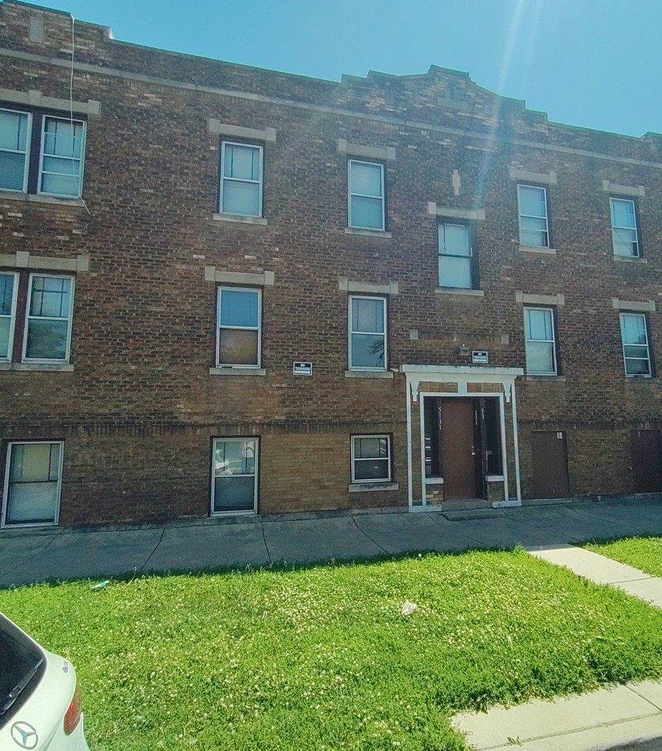 5131 W Fulton Street Property Photo 2
