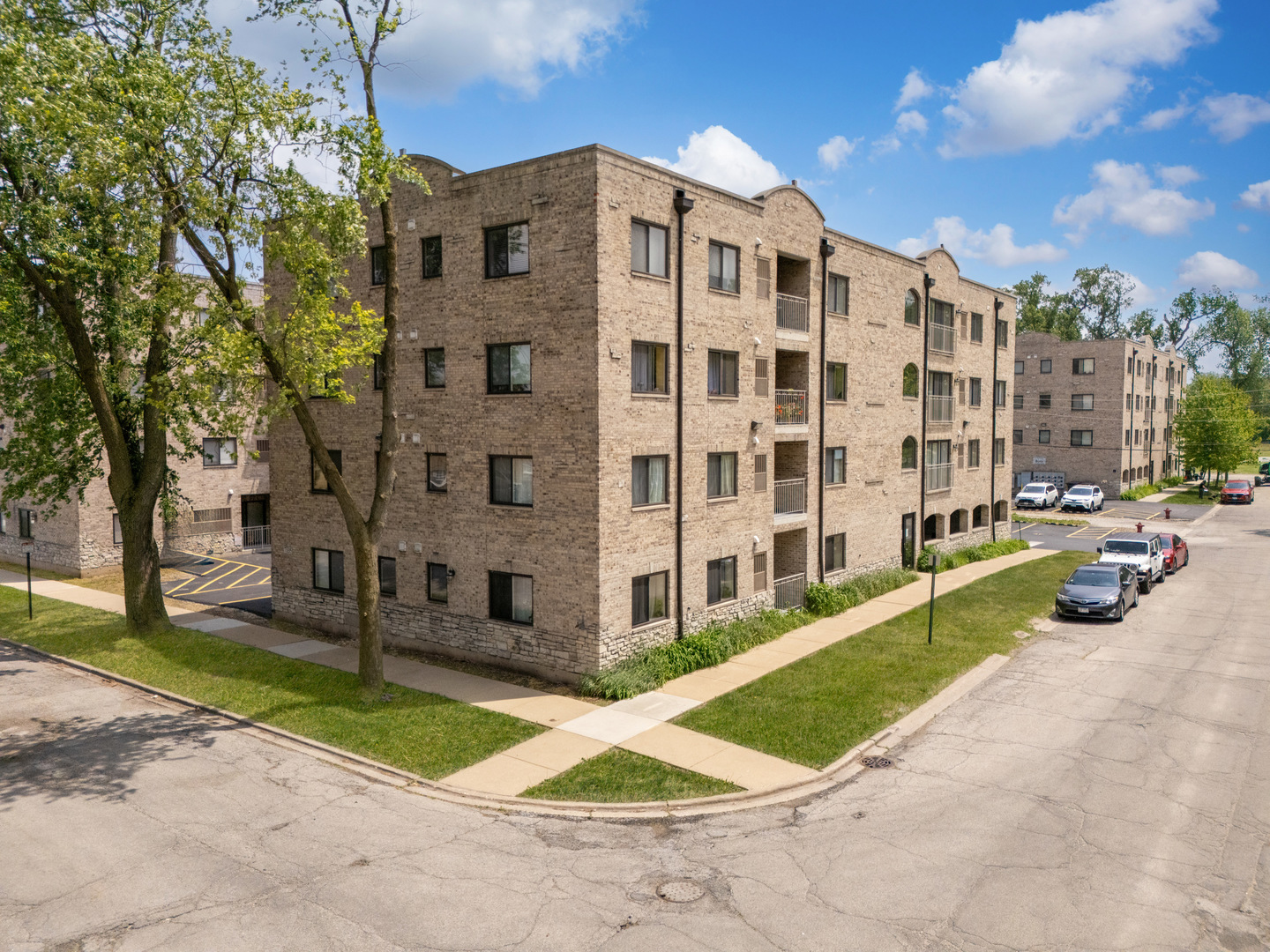7335 Oakwood Avenue 2e Property Photo 1
