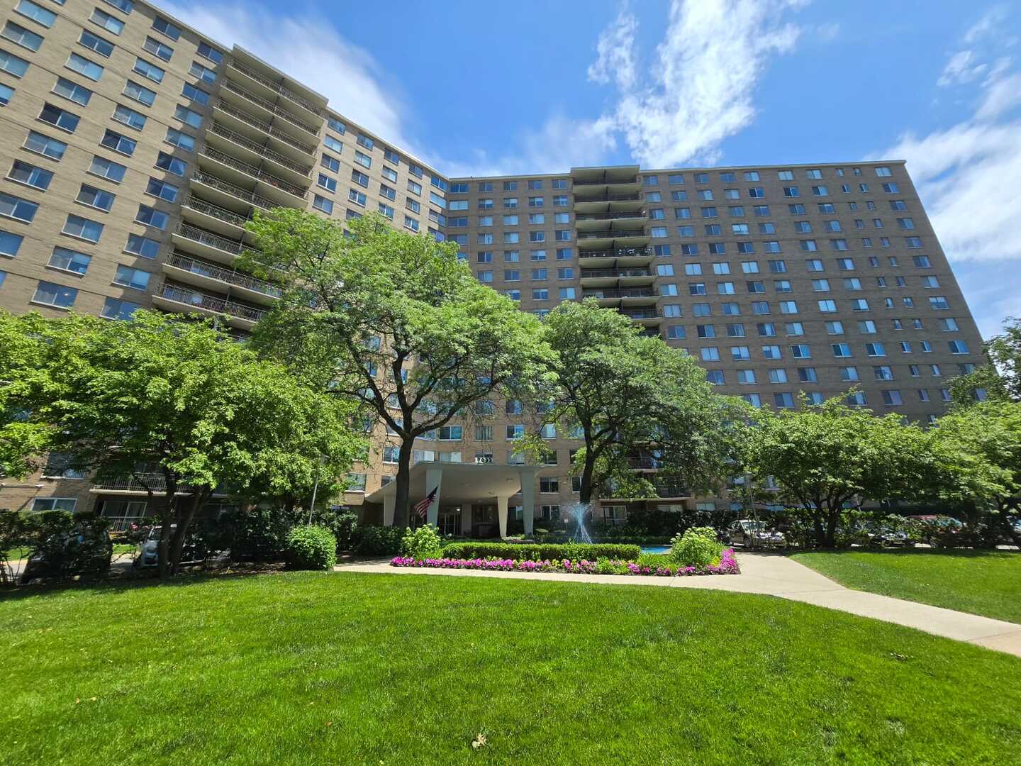 7033 N Kedzie Avenue 606