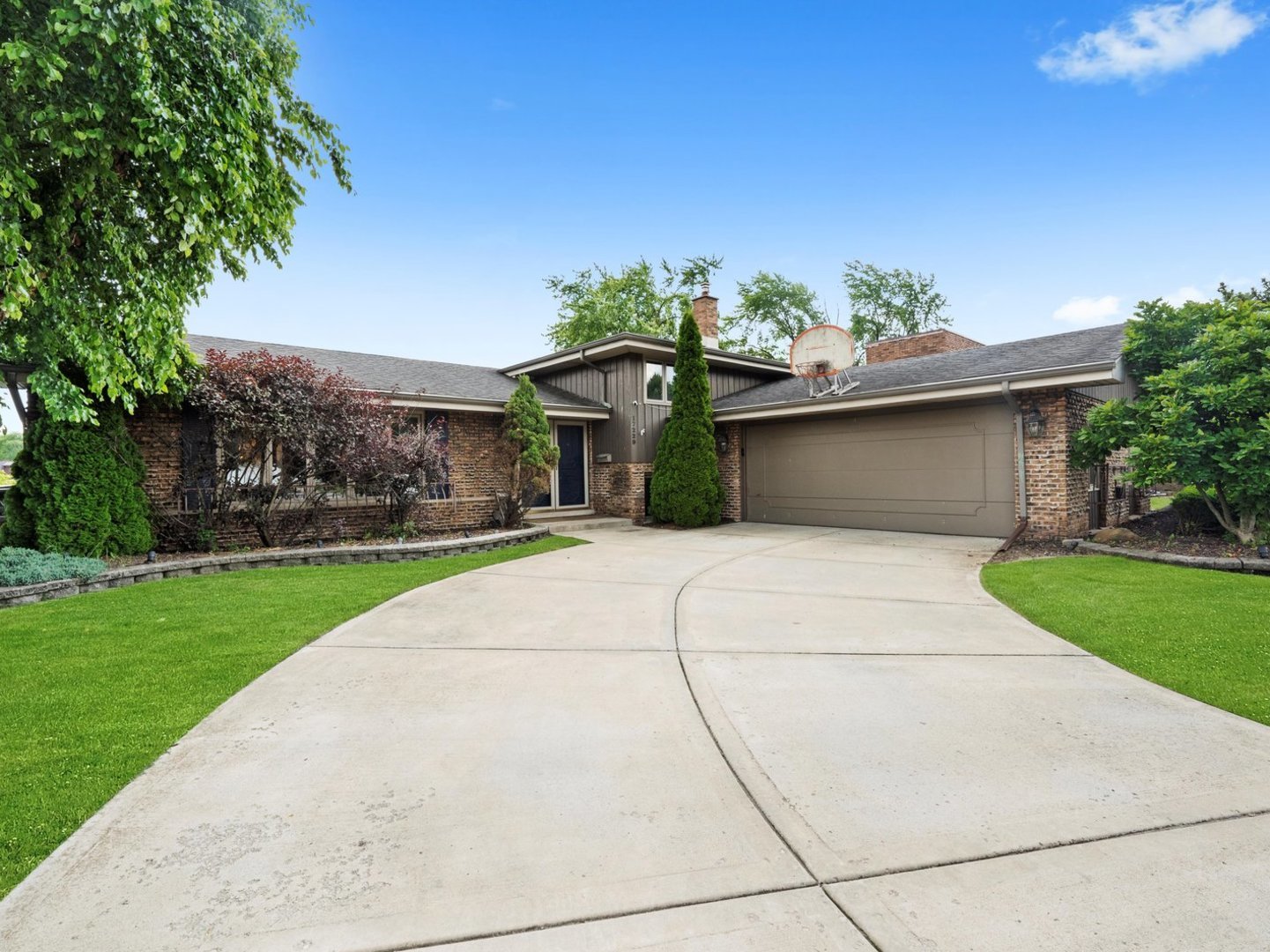 17229 University Avenue Property Photo 1