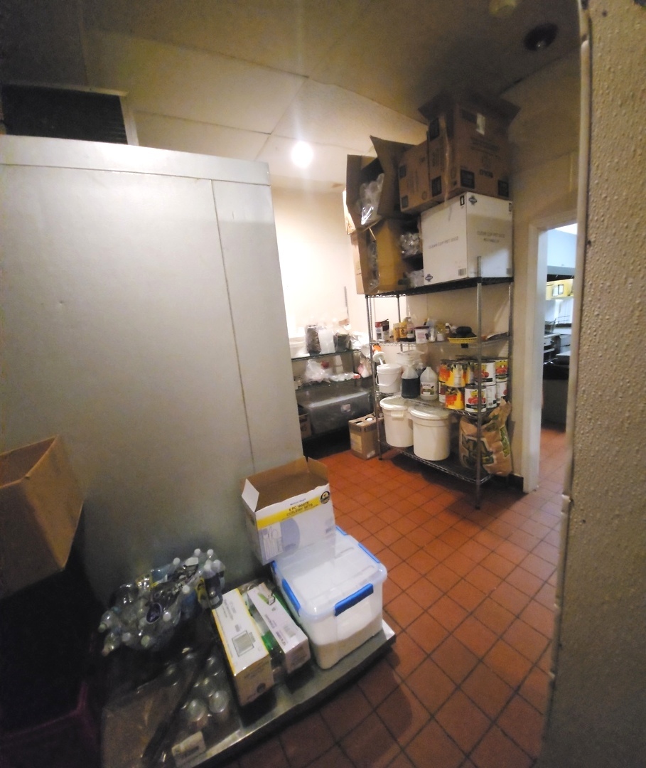 956 Roosevelt Road Property Photo 4